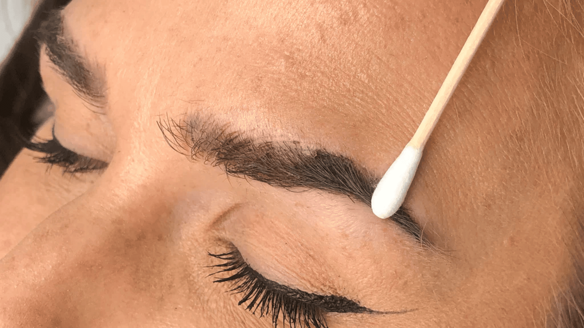 How-to-Care-for-Brows-During-the-Scabbing-Phase