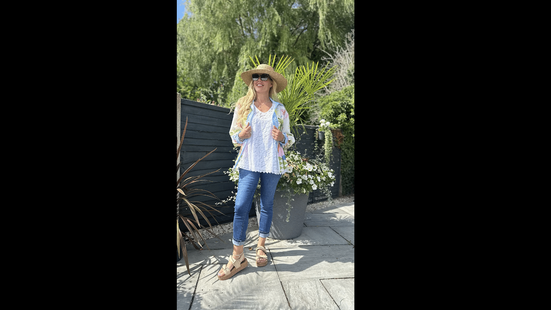 Relaxed Jeans with Linen Button-Up Shirt